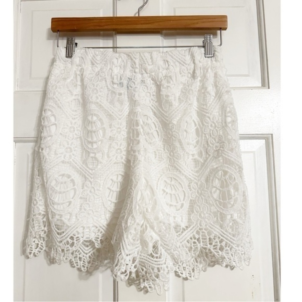 Ultr Pink White Pull On Lace Shorts NWT Sz M